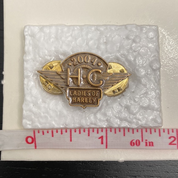 Harley-Davidson HOG Ladies of Harley Pin - 2004 - Picture 3 of 4
